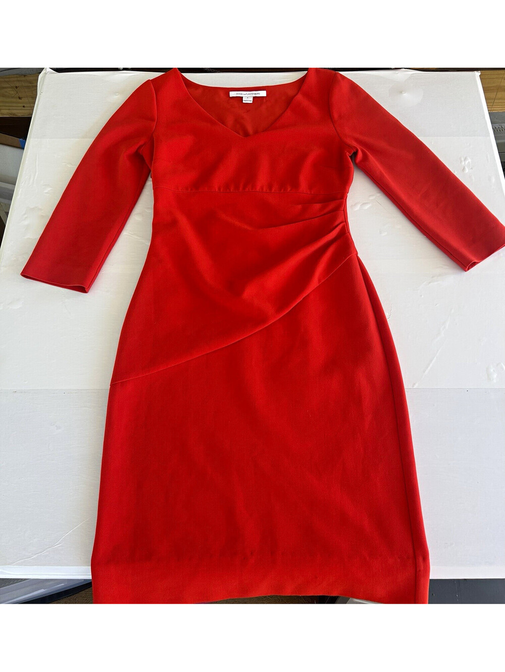 Diane von Furstenberg Red Sheath Dress Womens 8 V-Neck 3/4 Sleeve Knee Red